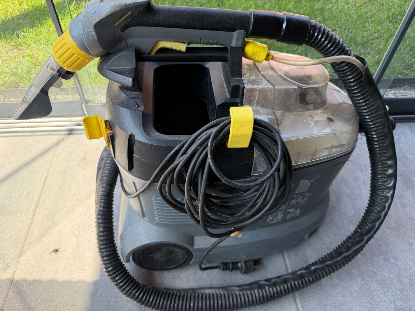 Karcher Puzzi 8/1 C - Werkt perfect, koppeling defect, Gebruikt, Kärcher, Ophalen of Verzenden, Reservoir
