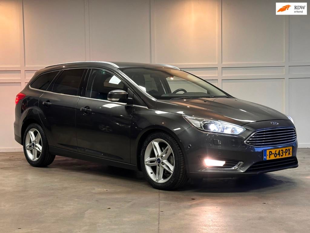 Ford Focus Wagon EcoBoost / Titanium / Automaat / Xenon / St, Gebruikt, Euro 6, 1245 kg, Grijs