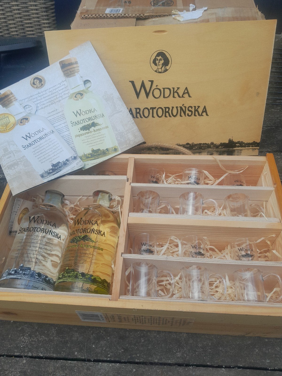 Wodka Starotoruńska Collectors met 2 flessen en 6 glaasje, Verzamelen, Ophalen, Nieuw