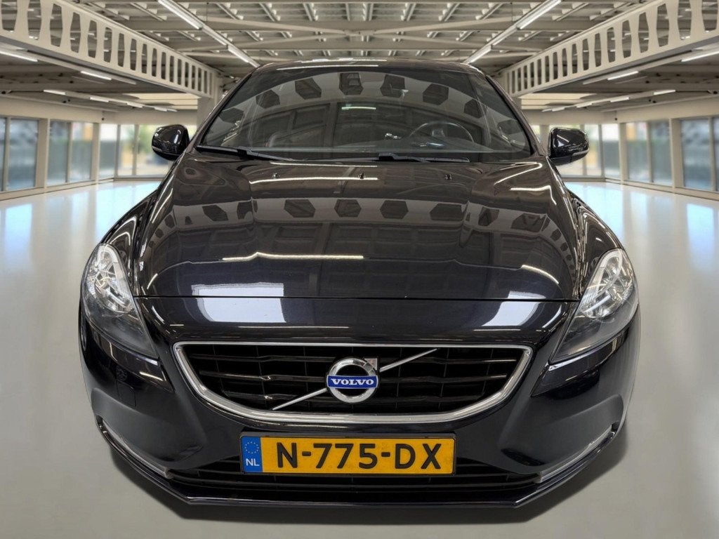 Volvo V40 1.6 T2 R-Design Leer/Plus Line/garantie/nieuwe kop, Voorwielaandrijving, Gebruikt, 4 cilinders, Zwart