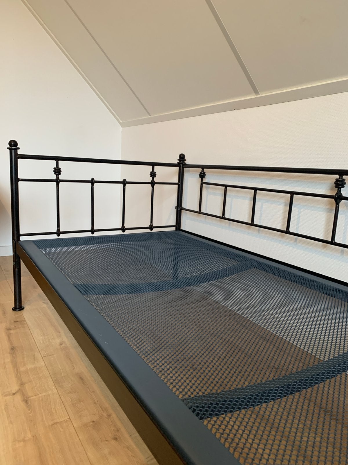 Zwart metalen bedframe - Eenpersoons bed - Eijerkamp, Ophalen, Gebruikt, 90 cm, Eenpersoons