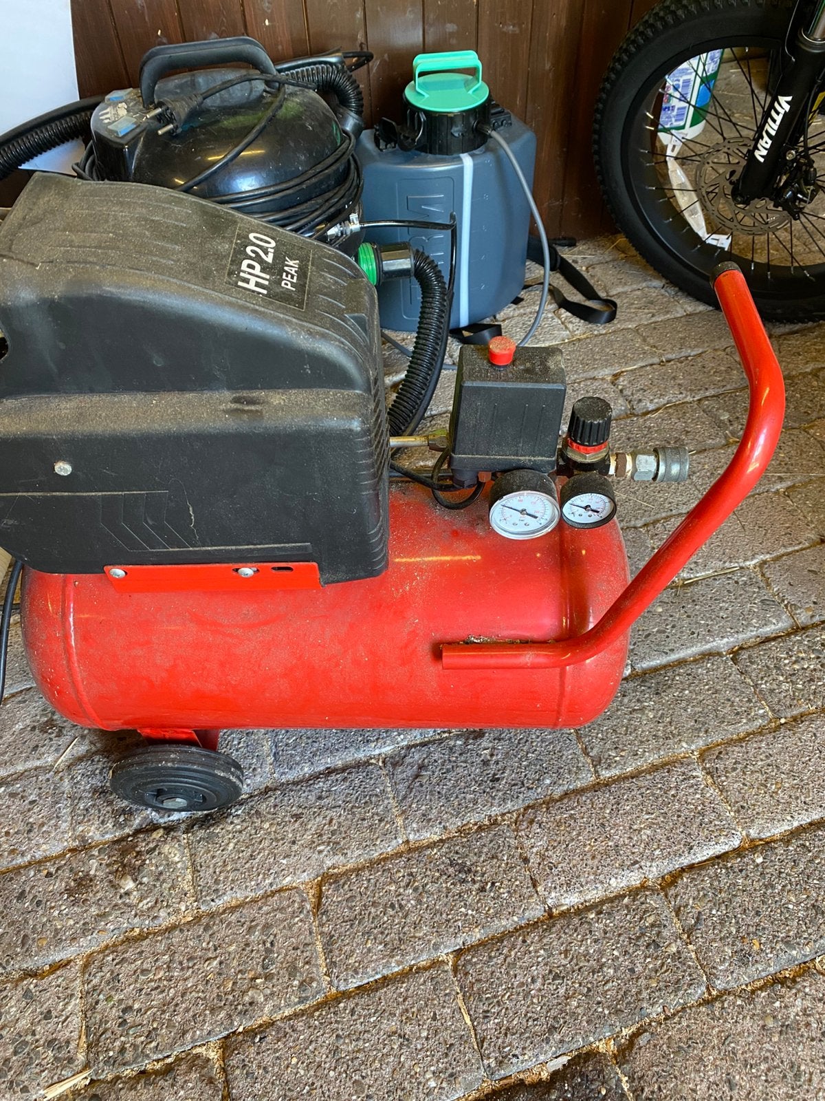 2 pk compressor, 100 liter of meer, Ophalen of Verzenden, Zo goed als nieuw, 200 tot 400 liter/min
