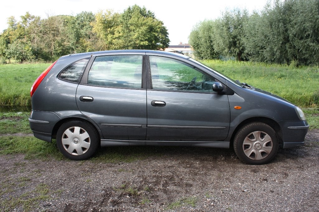 Nissan Almera Tino 1.8 2005 Grijs, Auto's, 4 cilinders, Almera Tino, Origineel Nederlands, Bedrijf