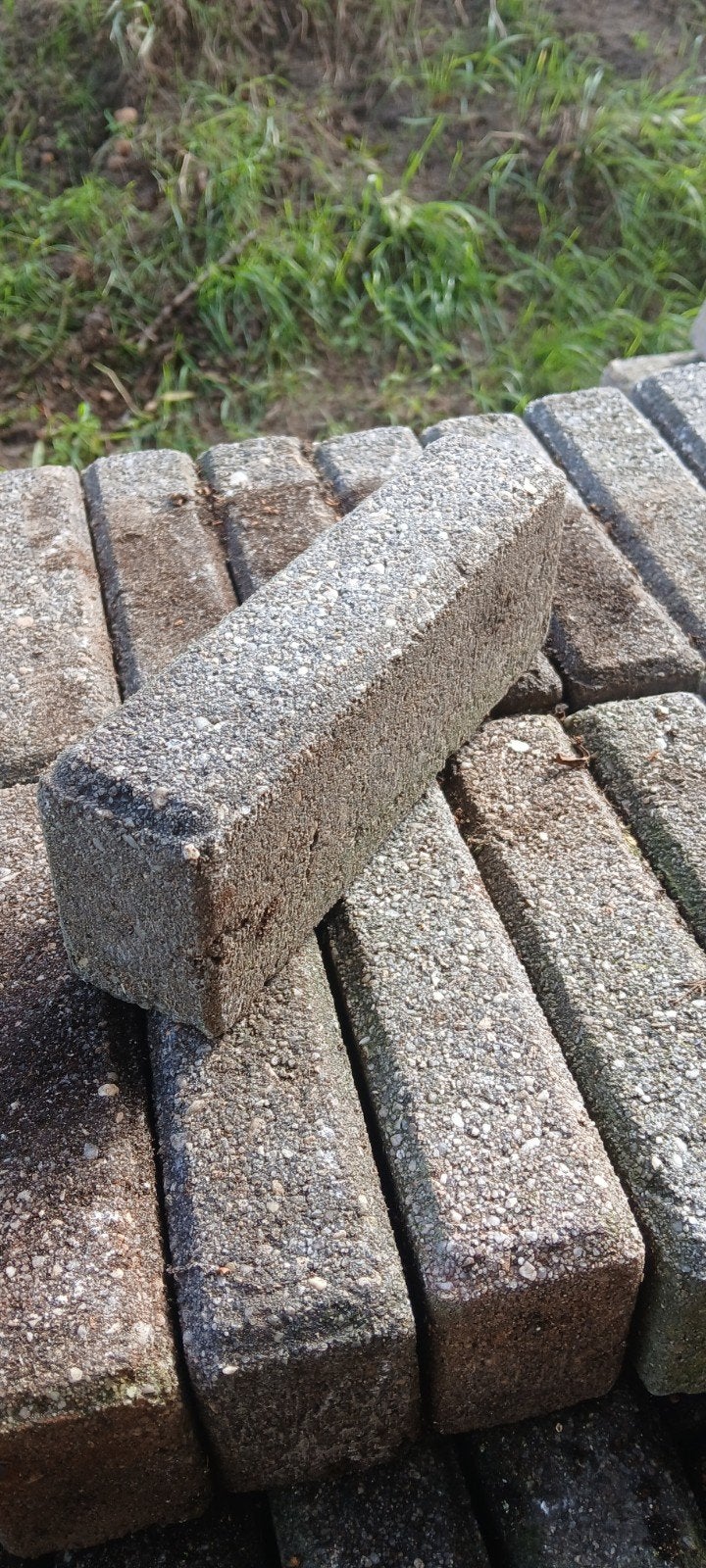 Grijze betonklinker lxbxh 20x5x7 ongeveer 1150 stuks 11,5m2, Ophalen, Gebruikt, Overige materialen