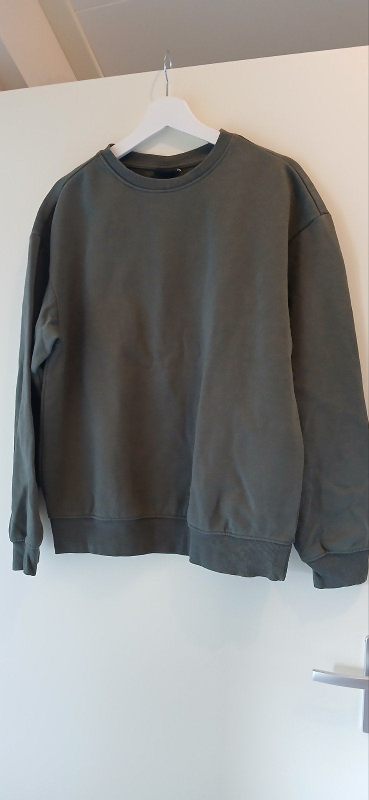 1x sweater en 1 x hoodie, Ophalen, Zo goed als nieuw, Maat 46 (S) of kleiner, Zwart