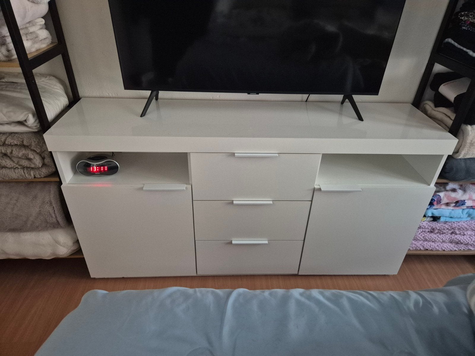 Witte Dressoir / Tv-meubel. B139xD35xH72, Ophalen, Zo goed als nieuw, 25 tot 50 cm, Met deur(en)