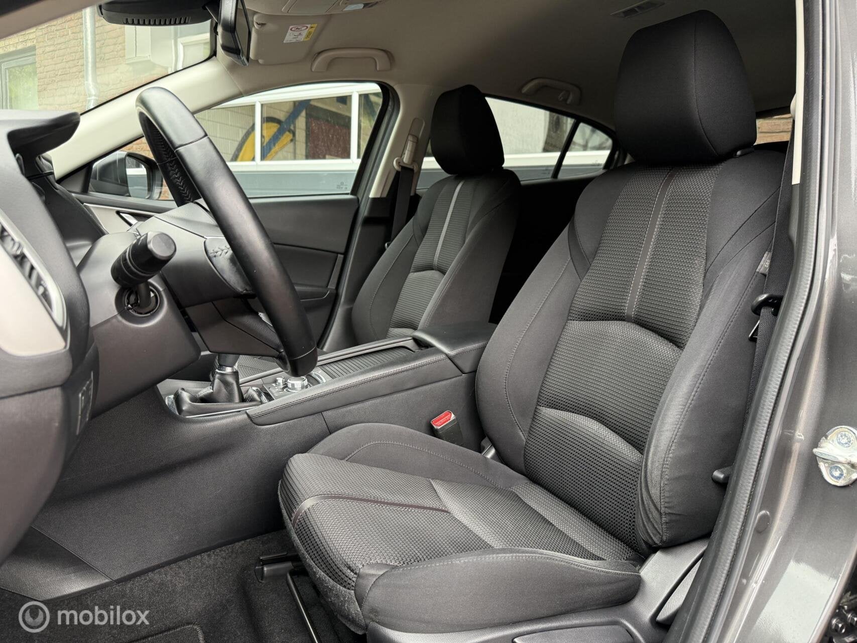 Mazda 3 2.0 SkyActiv-G 120 GT-M Line HUD Navi Camera Stoelv, Voorwielaandrijving, 1998 cc, Stof, Zwart