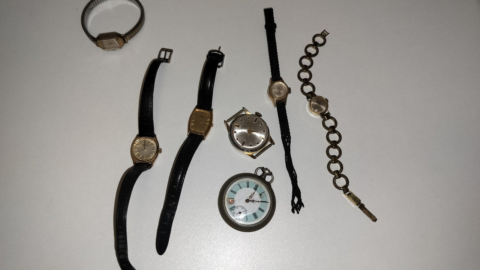 Partij dameshorloges, waaronder opwindhorloge, Verzenden