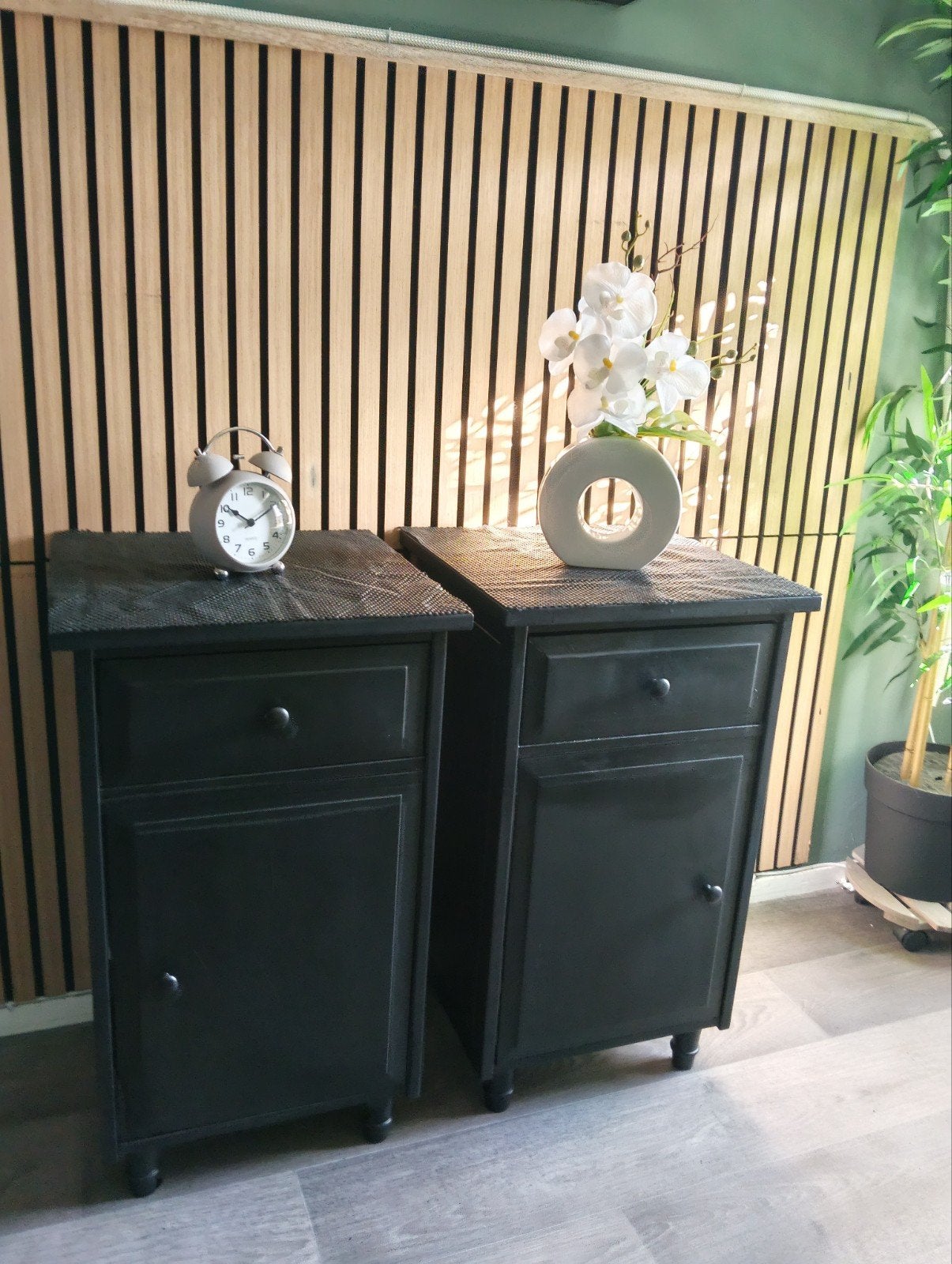 2 zwarte Hemnes nachtkastjes ikea, Ophalen, Gebruikt, Minder dan 45 cm, 55 tot 70 cm
