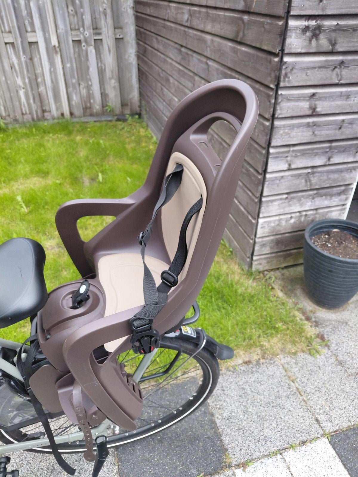 Polisport Fietsstoeltje Achter - Bruin, Fietsen en Brommers, Fietsaccessoires | Fietsstoeltjes, Ophalen, Achterzitje, Nieuw, 9 t/m 36 kg