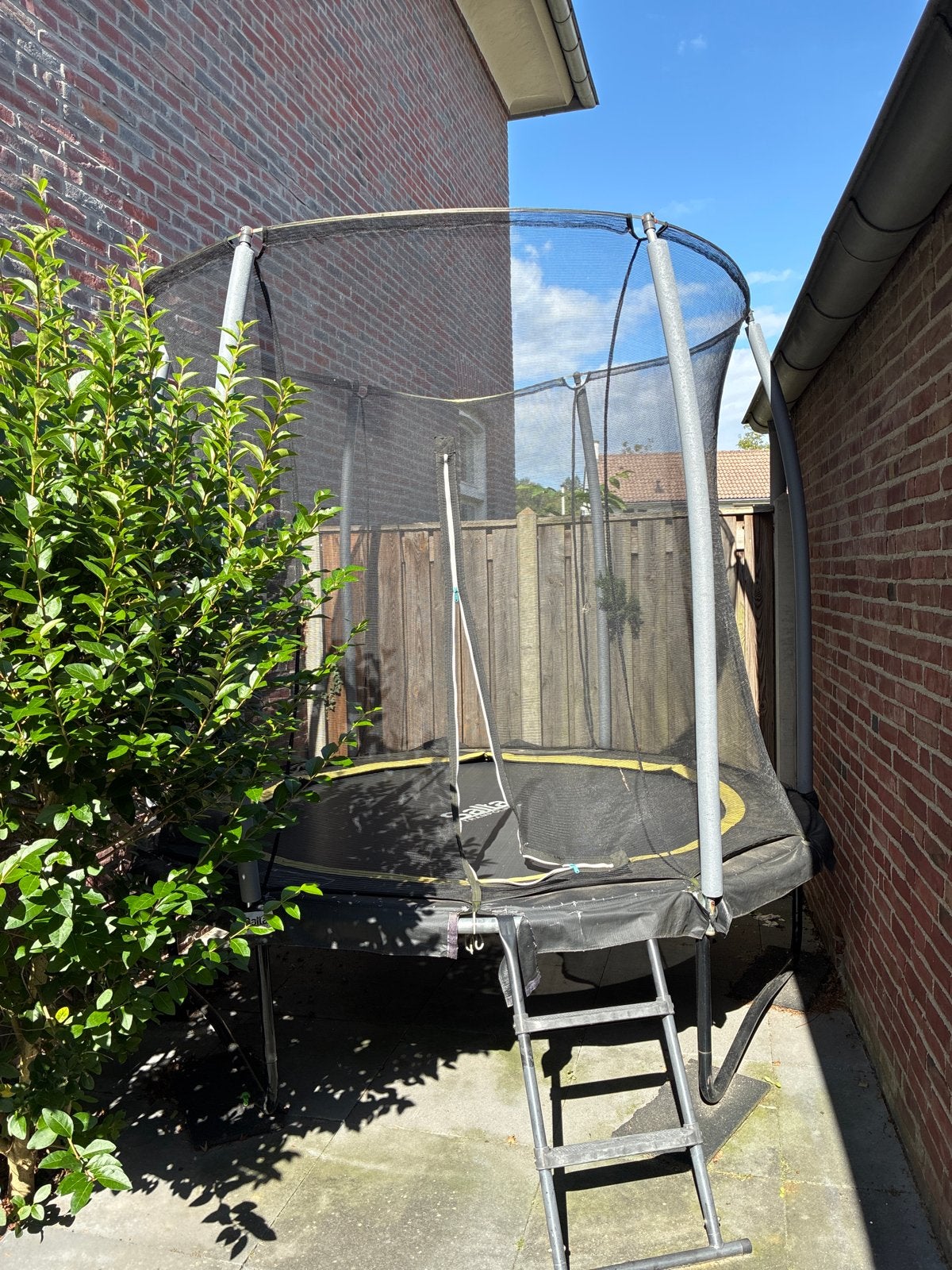 Trampoline met veiligheidsnet en trapje, Ophalen, Gebruikt