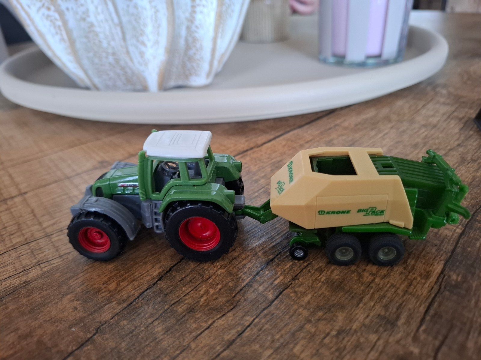Siku Fendt tractor met Krone Big Pack balenpers, Ophalen of Verzenden, Nieuw, Hijskraan, Tractor of Landbouw, SIKU