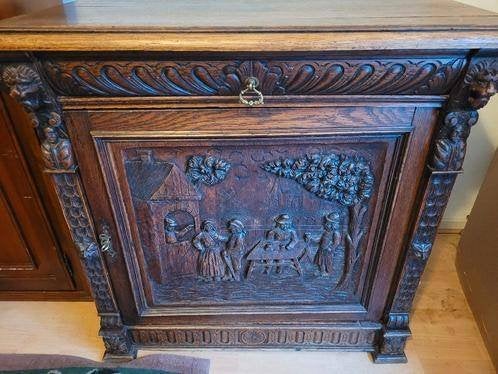 Franse antieke eikenhouten renaissancekast met houtsnijwerk, Ophalen