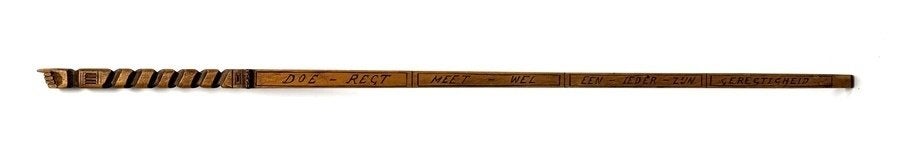 102. Houten meetstok– geometrisch snijwerk, 19e eeuw, Ophalen