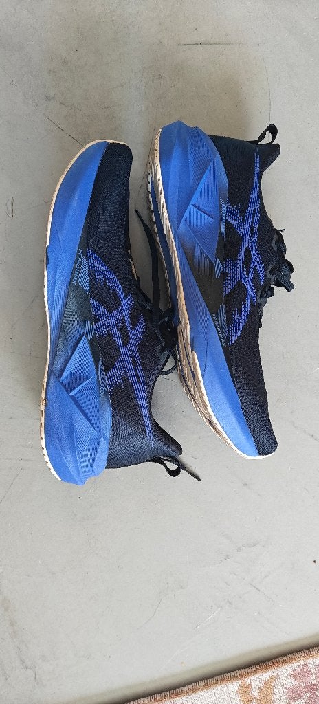 ASICS Novablast 5 Maat EU 46,5, Sport en Fitness, Loopsport en Atletiek, Hardloopschoenen, Ophalen of Verzenden, Zo goed als nieuw