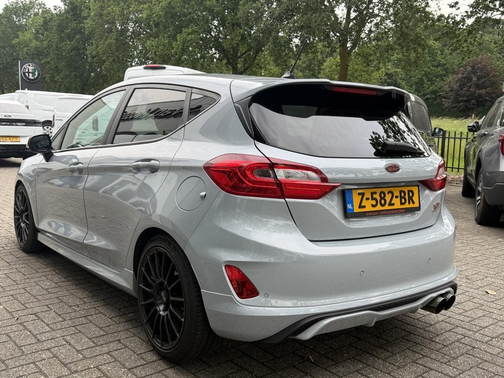 Ford Fiesta 1.5 EcoBoost ST-3 akrapovich + certificaat + par, Voorwielaandrijving, Euro 6, Leder en Stof, Handgeschakeld