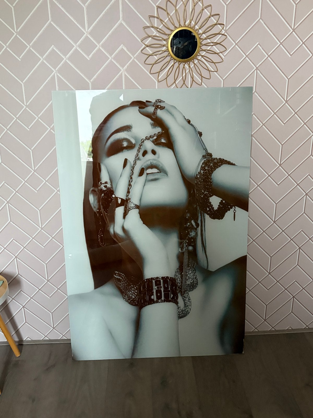 Grote moderne wanddecoratie: Vrouw met sieraden, Ophalen of Verzenden, 75 – 100, 50 tot 75 cm, Print
