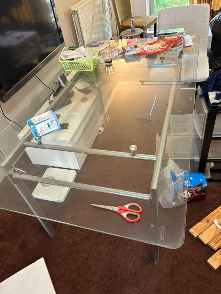 Glazen eettafel met metalen frame, Gebruikt, 100 tot 150 cm, Ophalen of Verzenden, Glas
