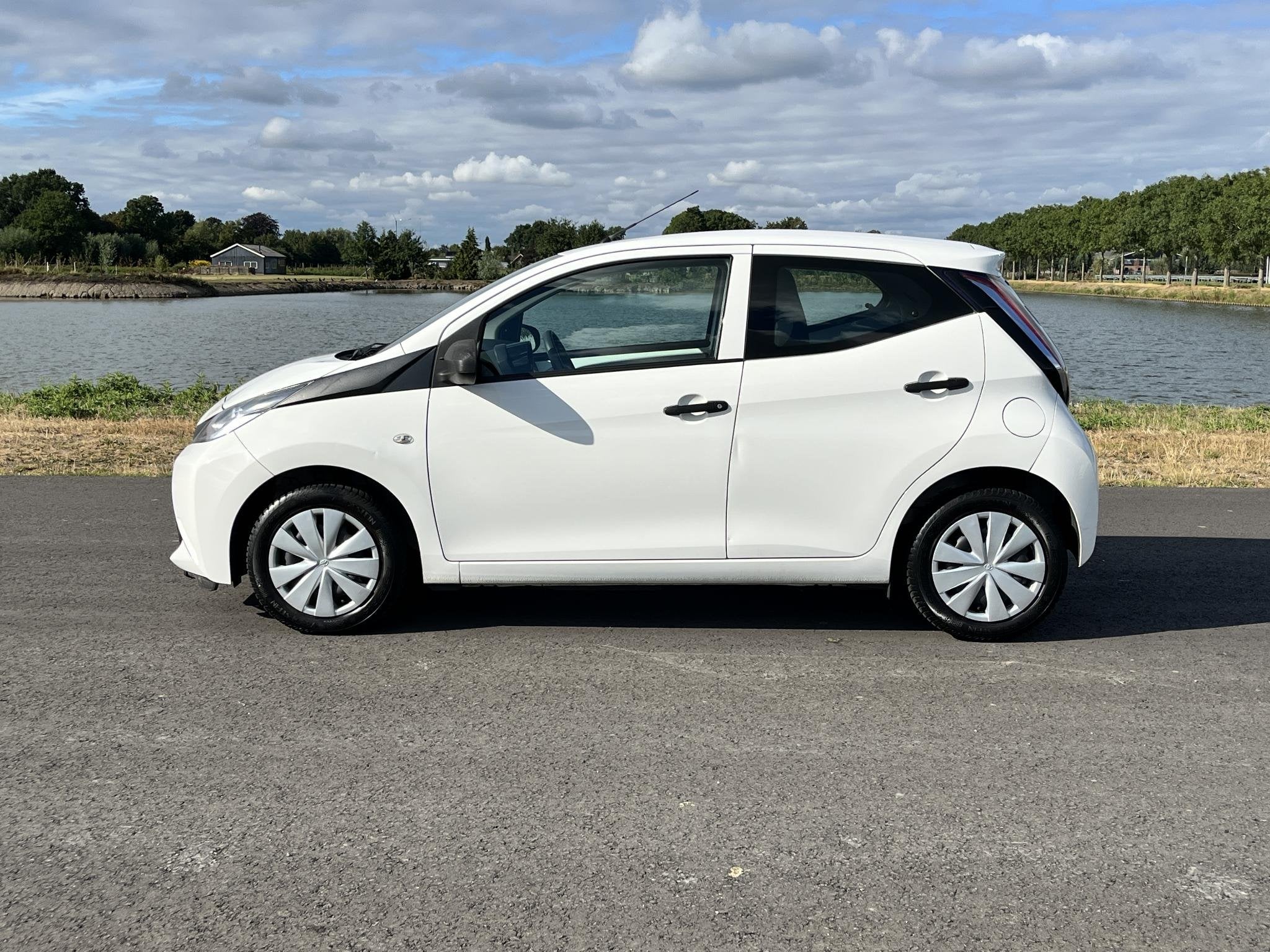 Toyota Aygo 1.0 VVT-i x-now Airco, cruise, Voorwielaandrijving, Stof, Gebruikt, Euro 6