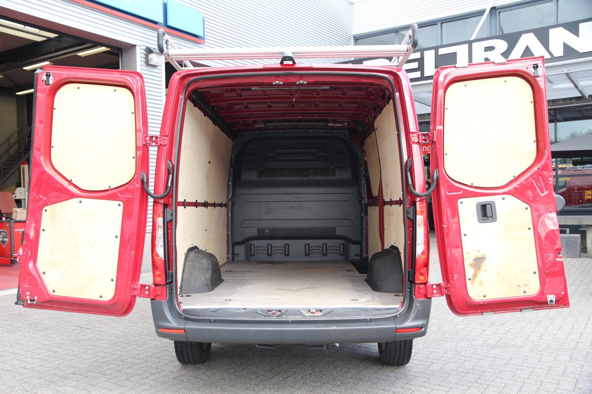 Mercedes-Benz Sprinter 319 3.0 CDI V6 | Aut. | L2H1 | Navi |, Automaat, Gebruikt, 190 pk, 2000 kg