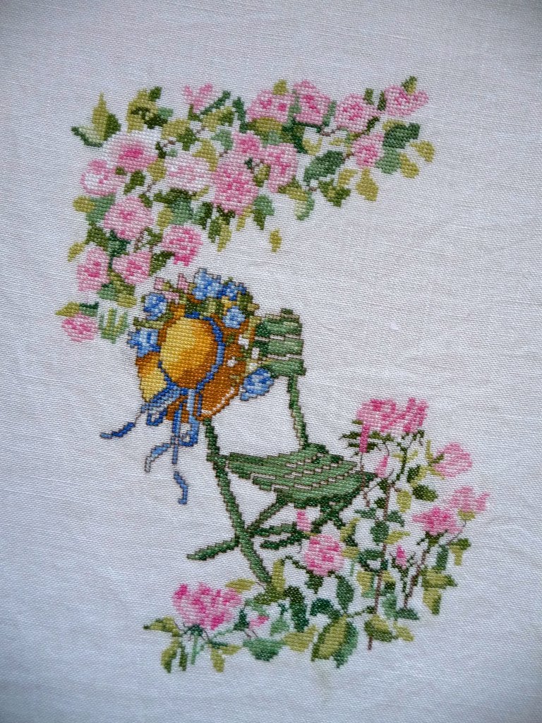 Borduurwerk "Bloemen-hoedje-stoeltje", Verzenden, Gebruikt, Handborduren, Onderdeel of Toebehoren
