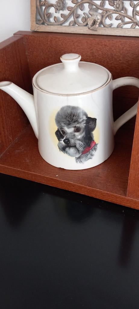 Vintage theepot met hondje - Porselein, Huis en Inrichting, Keuken | Servies, Ophalen, Gebruikt, Overige typen, Overige stijlen