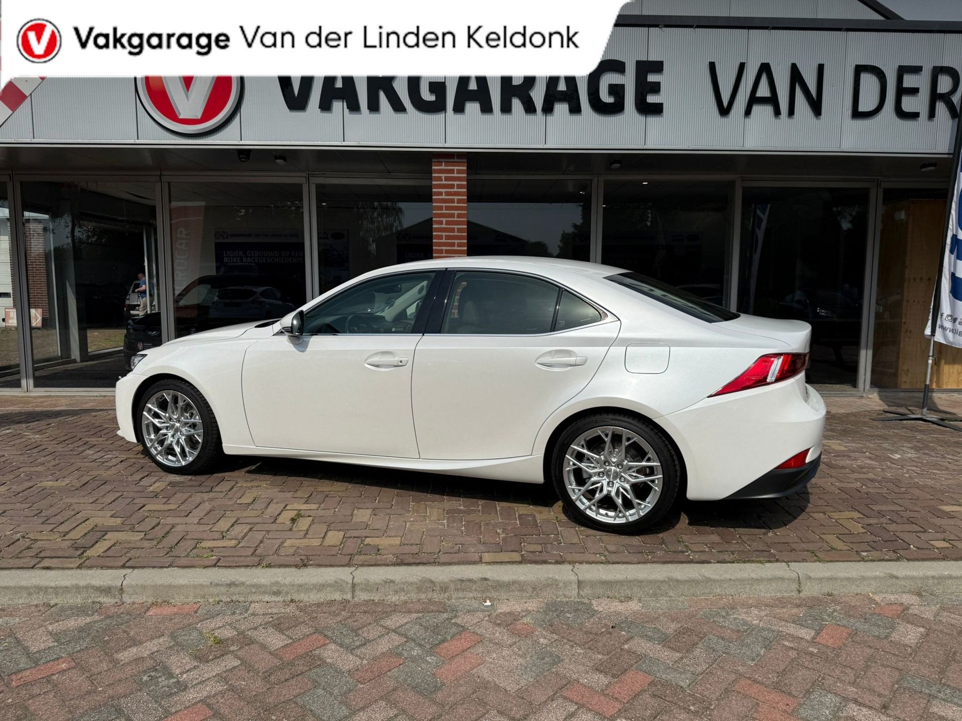 Lexus IS 300h Business 2.5 Hybr 2016 Cruise, Auto's, Lexus, Automaat, Achterwielaandrijving, Gebruikt, Leder en Stof