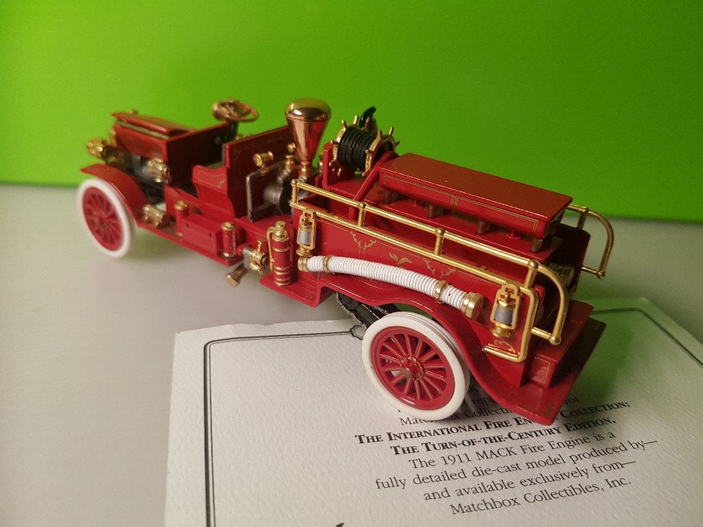 Matchbox YFE24-M - 1911 Mack Fire Pumper [rood] 1/43 MIB, Ophalen of Verzenden, Nieuw, Bus of Vrachtwagen, Matchbox