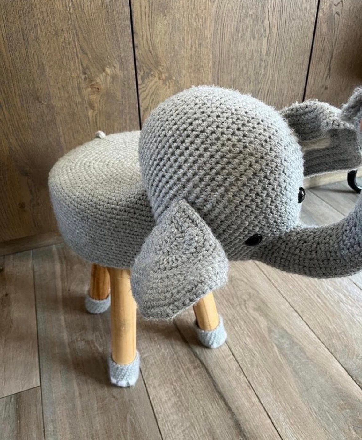 Leuke gehaakte olifant kruk voor de kinderkamer, Ophalen of Verzenden, Zo goed als nieuw, Hout