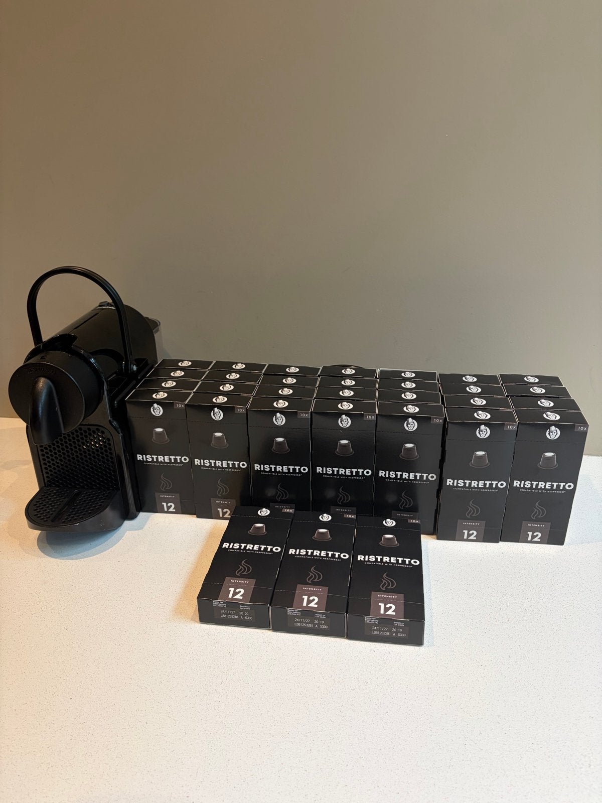 Nespresso met 300+ Ristretto cups, Witgoed en Apparatuur, Espresso apparaat, Ophalen of Verzenden, Zo goed als nieuw, 1 kopje