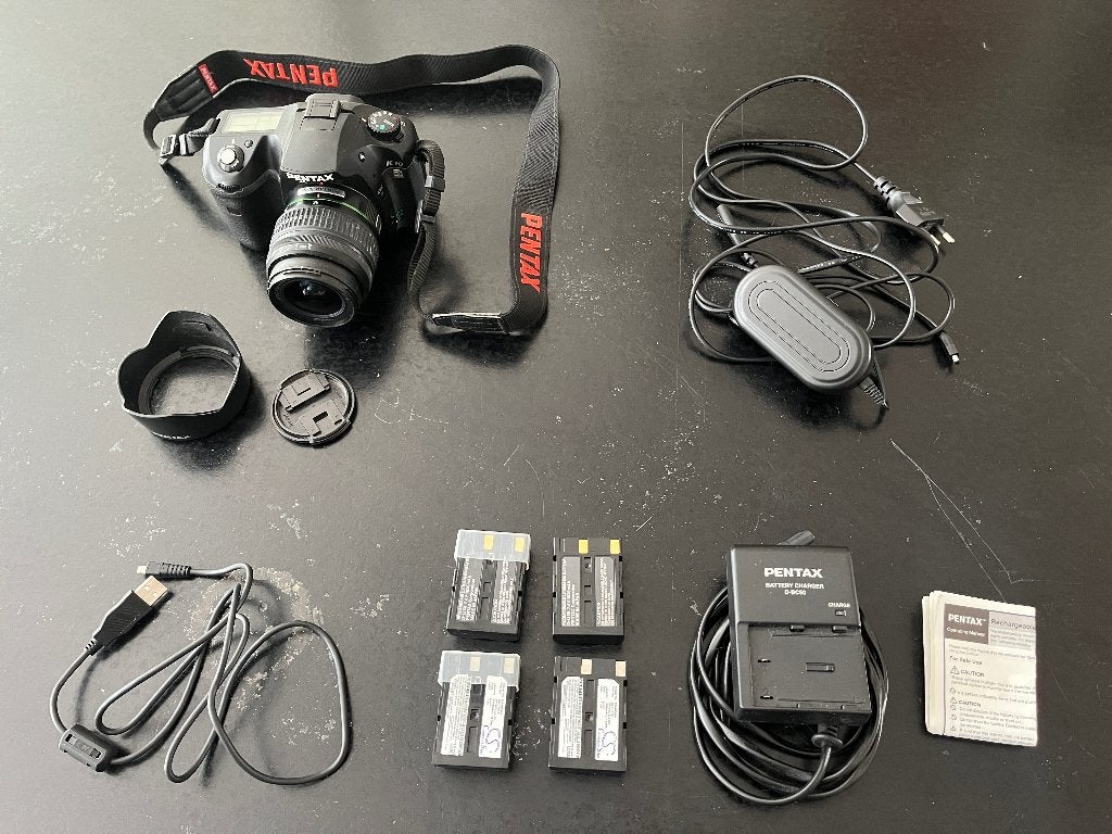 Pentax K10 - 18-55mm lens (+ 4x batterij + adapter), USB-kabel, Spiegelreflex, 10 megapixels, Ophalen of Verzenden