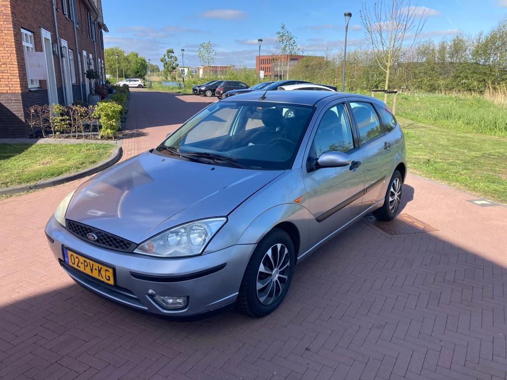 Ford Focus - 1.6-16V Futura, Auto's, 1596 cc, 15 km/l, Zwart, 4 cilinders