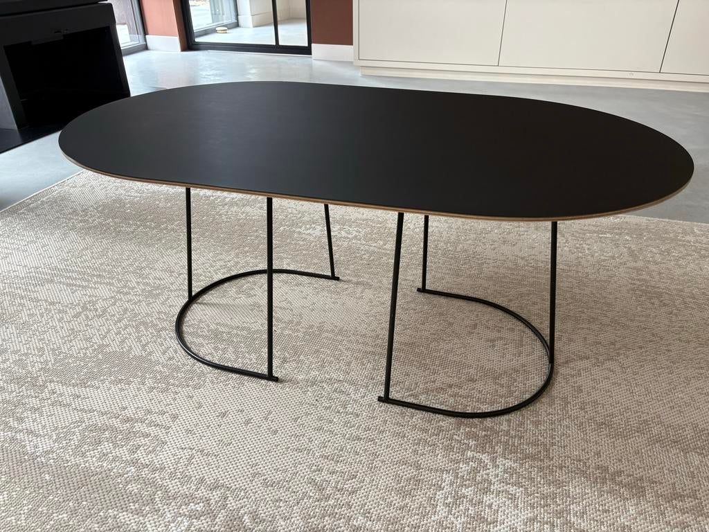 Muuto Airy salontafel 88 x 51cm zwart, 50 tot 100 cm, Zo goed als nieuw, Metaal, Minder dan 50 cm