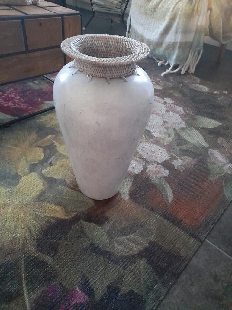 Grote witte vaas, Gebruikt, Wit, Aardewerk of Porselein, Ophalen of Verzenden
