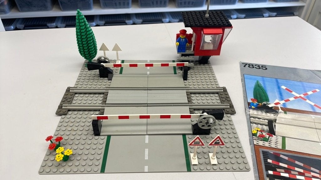 SB1557 Lego trein 7835 spoorweg overgang, Ophalen of Verzenden, Zo goed als nieuw