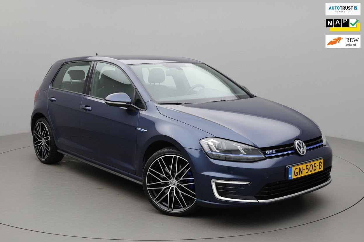 Volkswagen Golf GTE|SOH 89%|Camera|Navi|2e eigenaar!, Auto's, 8 kWh, Stof, Gebruikt, 4 cilinders