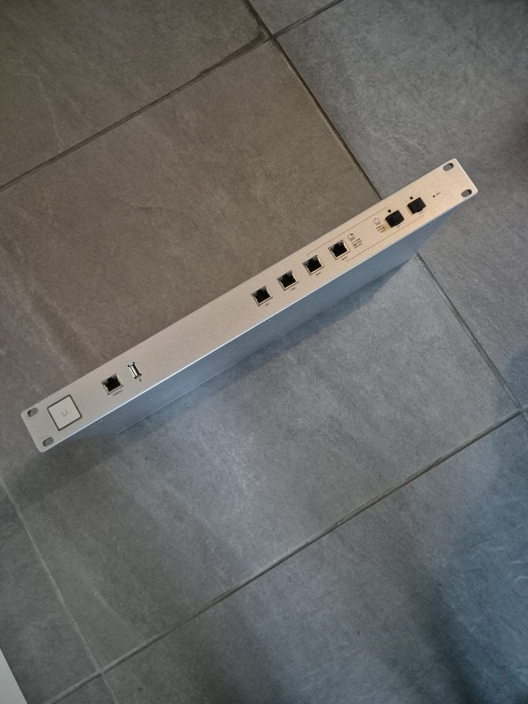 Ubiquiti UniFi Security Gateway Pro 4 (USG-PRO-4), Computers en Software, Routers en Modems, Gebruikt, Router, Ophalen