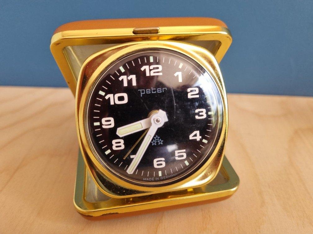 Reiswekker vintage klokje met alarm, opwindbaar merk Peter, Ophalen, Gebruikt, Analoog