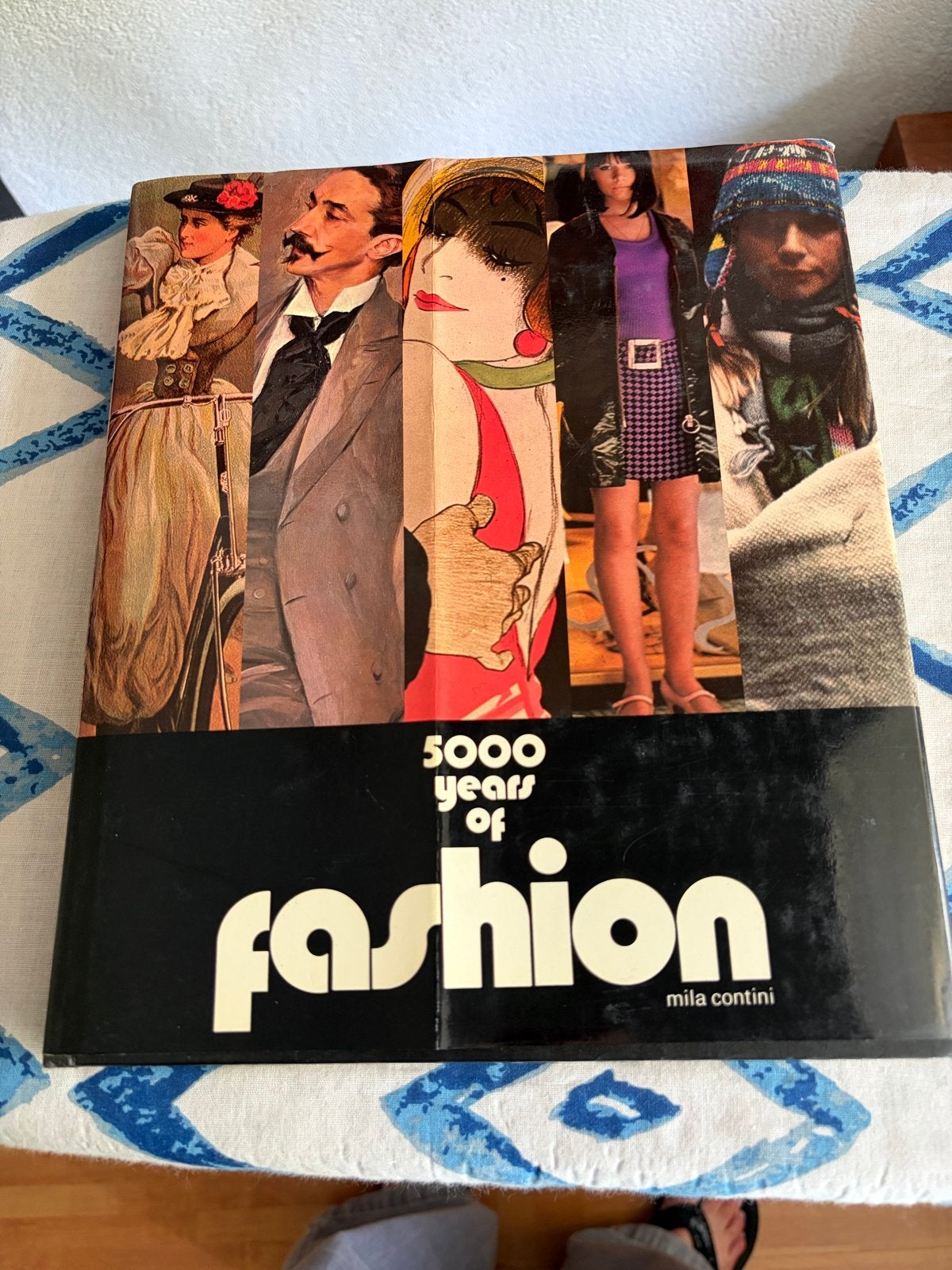 5000 Years of Fashion - Mila Contini - Modeboek, Boeken, Mode, Ophalen of Verzenden, Gelezen, Mode algemeen