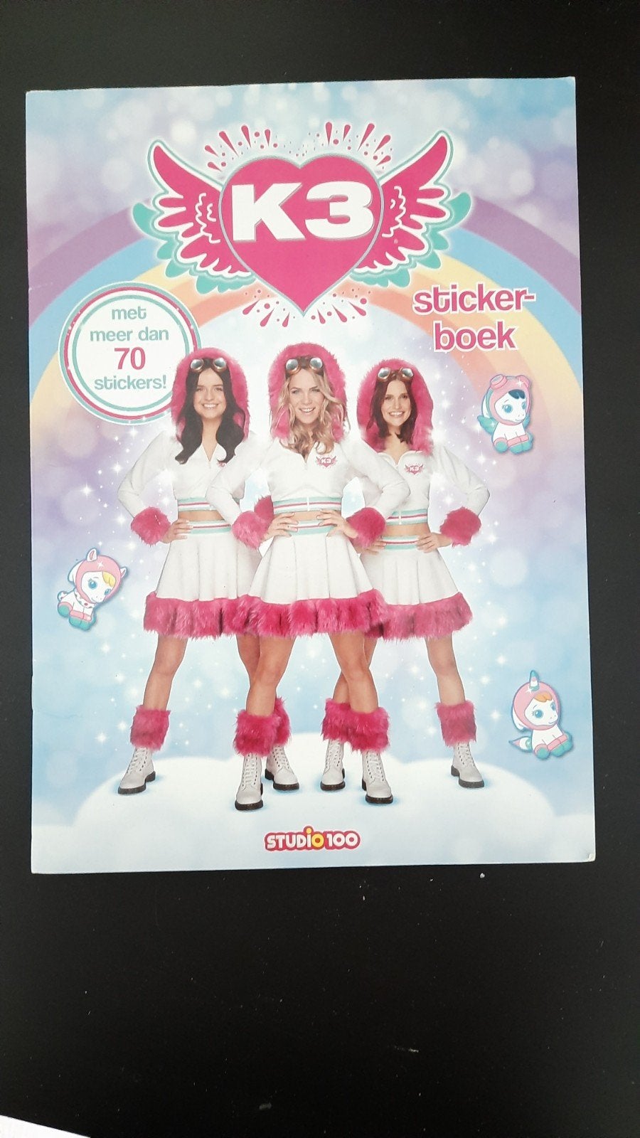 Nieuw K3 Stickerboek met meer dan 70 stickers, Ophalen of Verzenden, Nieuw, Stickers en Plaatjes