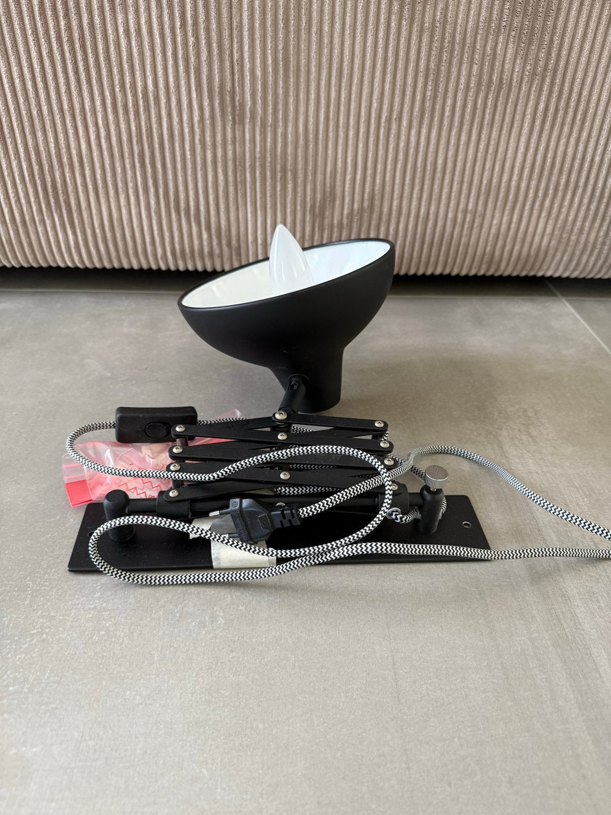 Zwarte uitschuifbare wandlamp met schakelaar, Ophalen, Zwart, E14 (klein), Overige merken