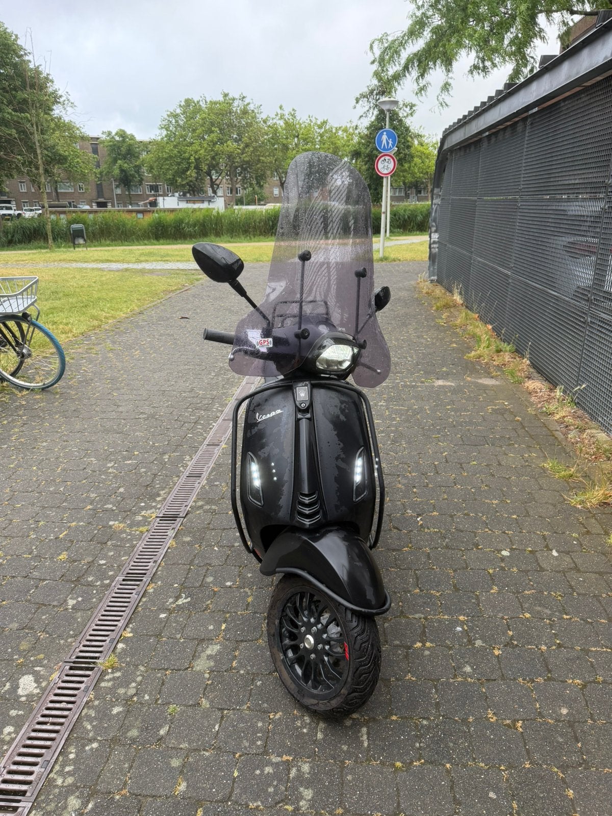 Vespa Sprint Snor matzwart Alarm 4T Blauwe Kenteken, Ophalen of Verzenden, Zo goed als nieuw, Benzine
