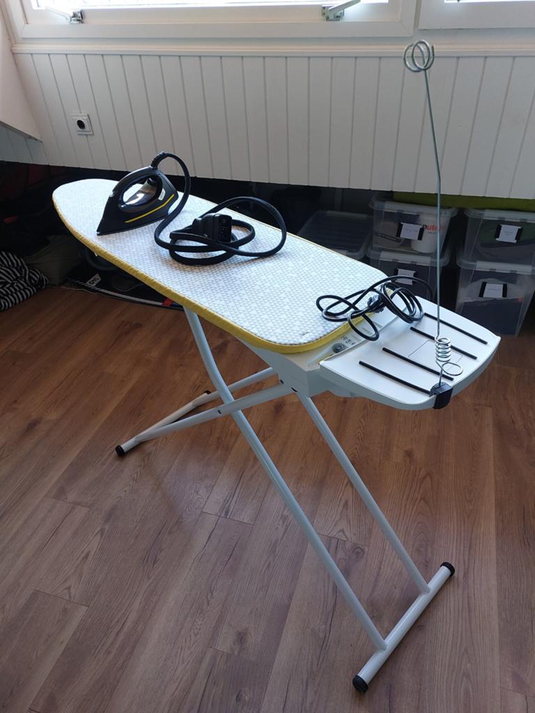 Kärcher Strijkijzer met Strijkplank AB 1000 EasyFinish, Ophalen, Zo goed als nieuw, Strijkijzer met snoer