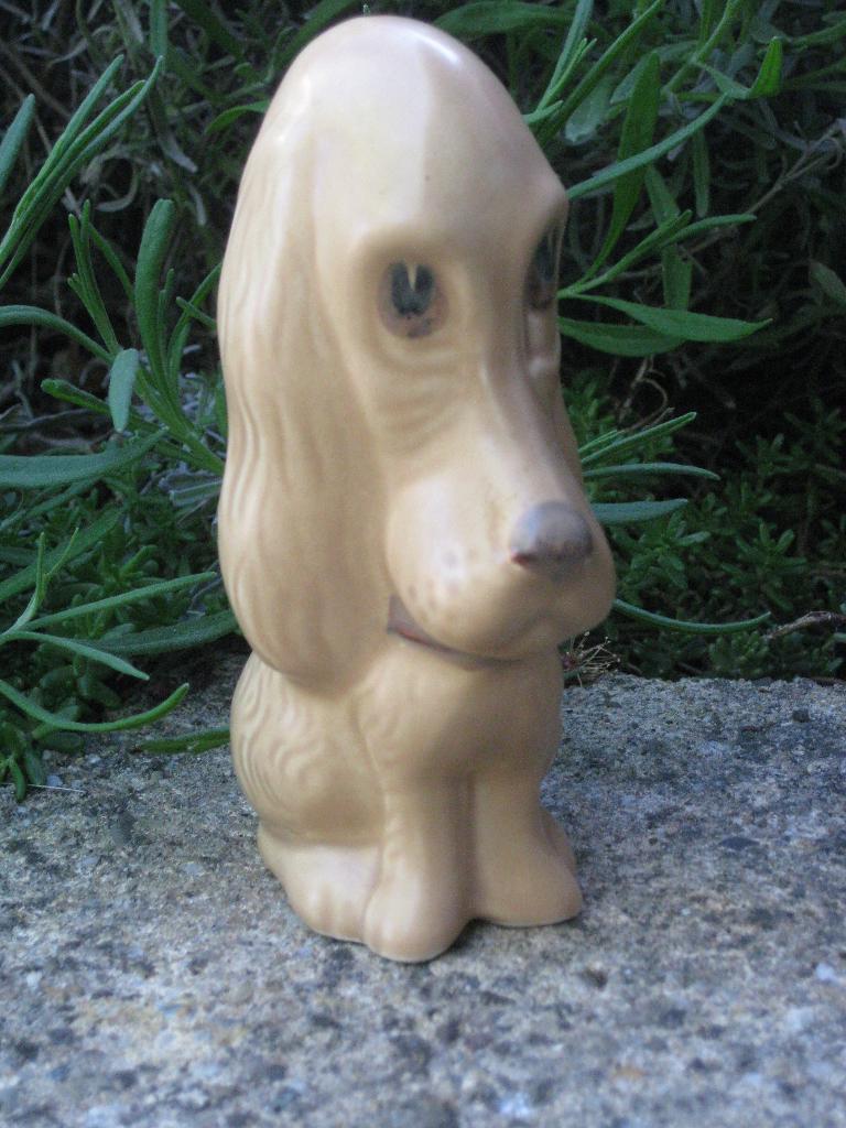 SylvaC Basset Sad Sam Figuur Modelnummer 2950, Antiek en Kunst, Ophalen