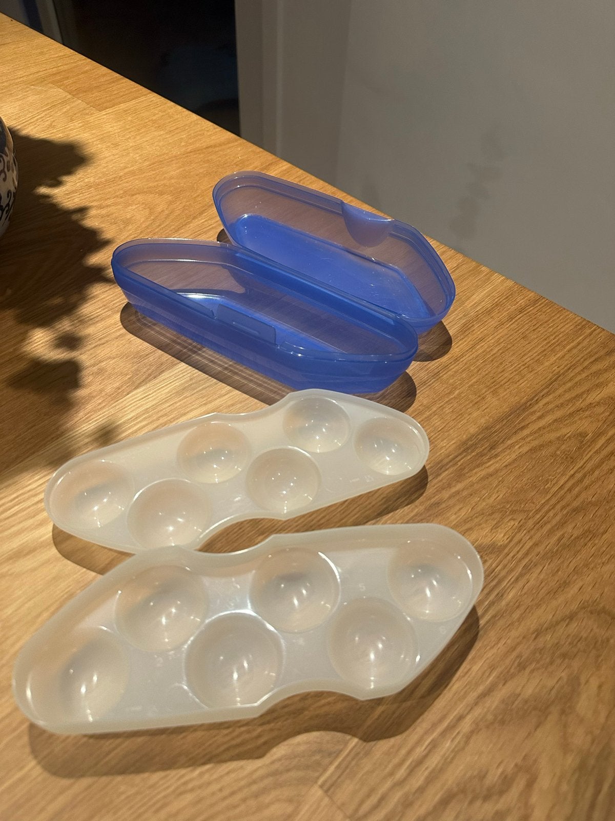 Tupperware Eierdoos Blauw - 6 Eieren - Met Uitneembare Inzet, Gebruikt, Bewaardoos, Blauw, Ophalen of Verzenden