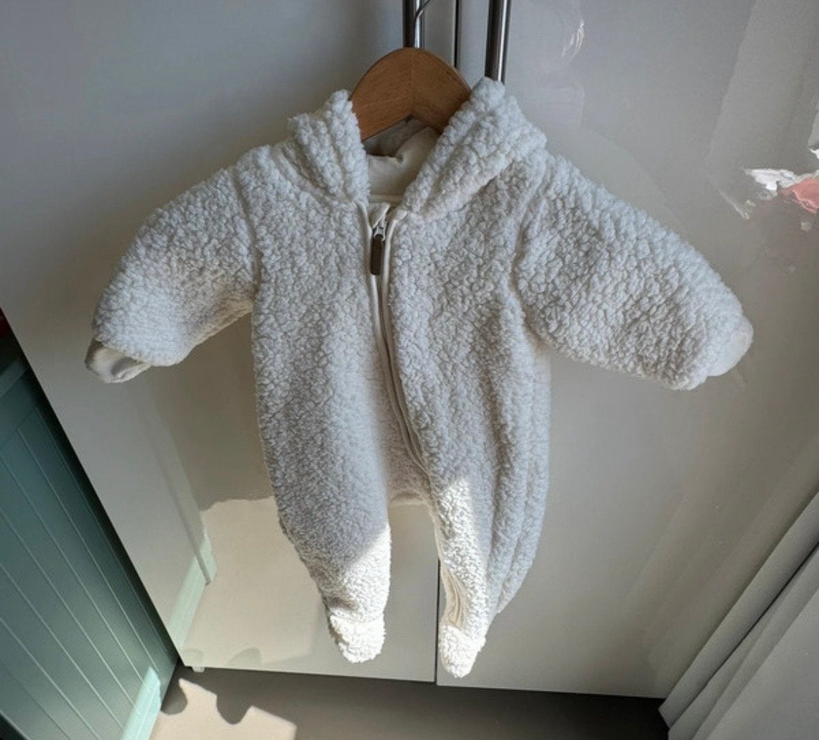 H&M 4-6 maanden Zachte Witte Teddy Baby Onesie met Capuchon, Ophalen, Zo goed als nieuw, Jongetje of Meisje