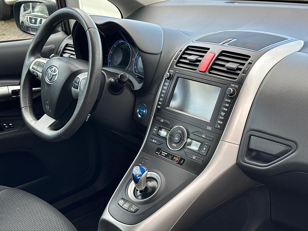 Toyota Auris 1.8 Full Hybrid Dynamic Navi | Cruise | Camera, Auto's, Euro 5, Gebruikt, 4 cilinders, Zwart