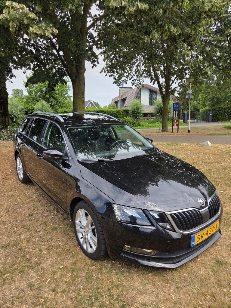 Skoda Octavia 1.0 TSI Greentech Ambition Business 2018 Zwart, Auto's, Voorwielaandrijving, 620 kg, Origineel Nederlands, Stationwagon
