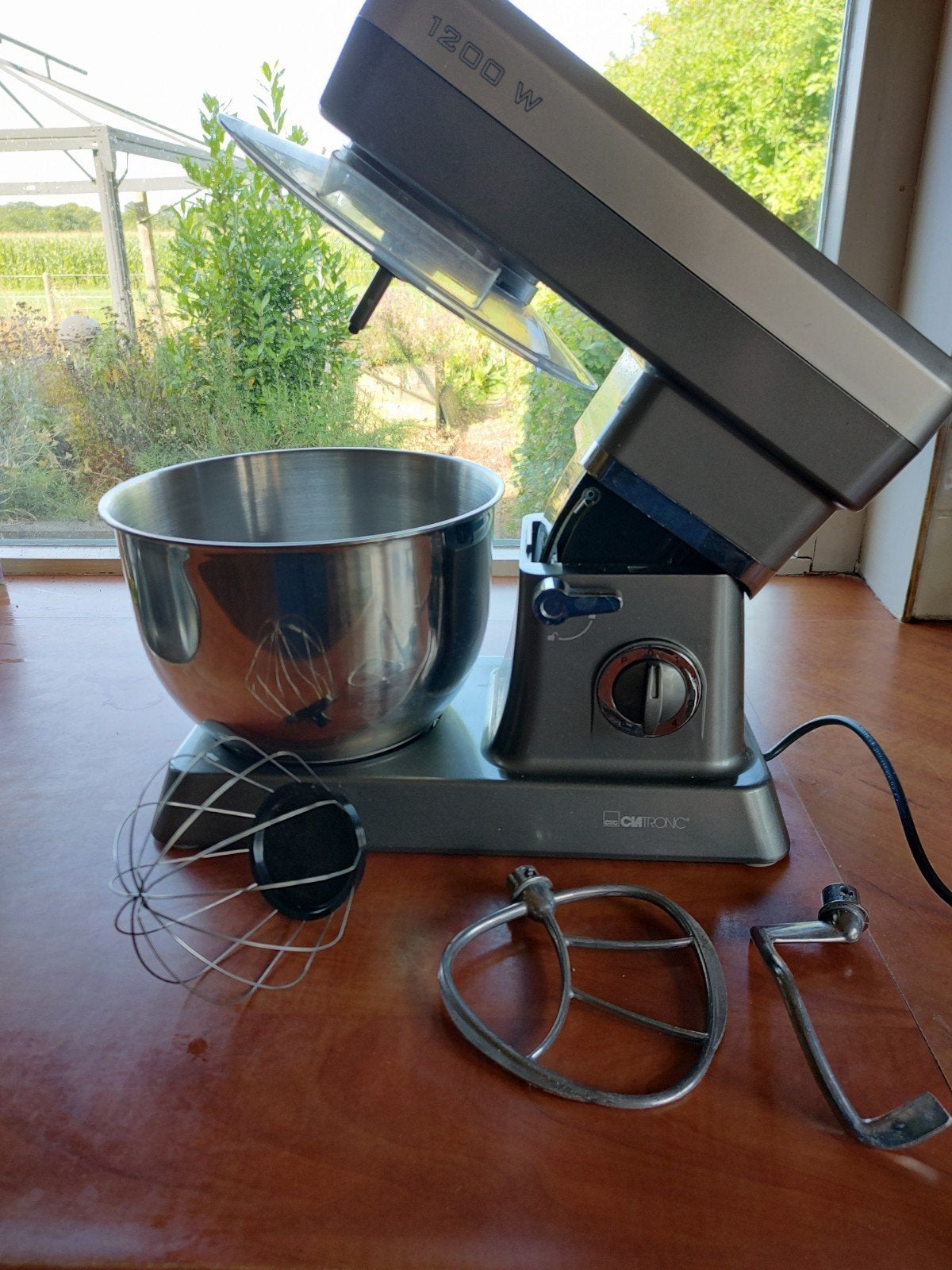 Clatronic mixer met diverse onderdelen - 1200W, 2 tot 3 liter, Ophalen of Verzenden, Gebruikt, 3 snelheden of meer