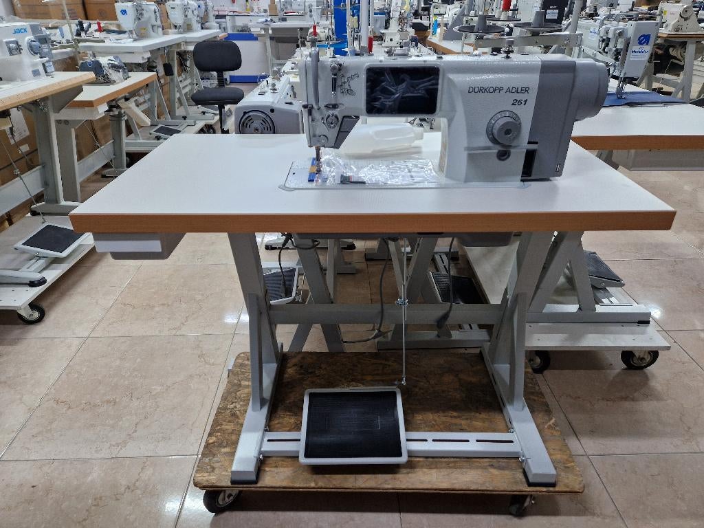 Dürkopp Adler 261 Industriële Naaimachine – Nieuw, Nieuw, Naaimachine, Industrieel, Ophalen
